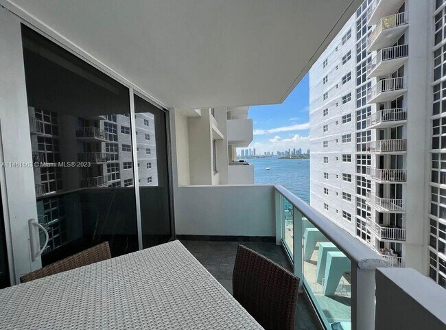 Foto del edificio - 1200 West Ave