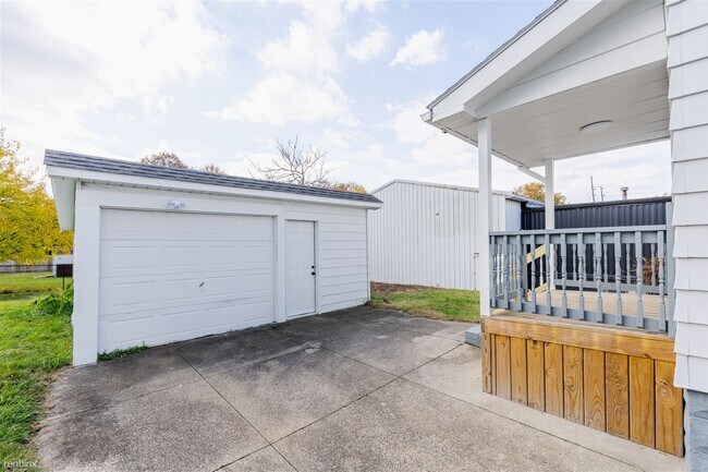 Building Photo - 3 br, 1 bath House - 40 West Wilbeth Road