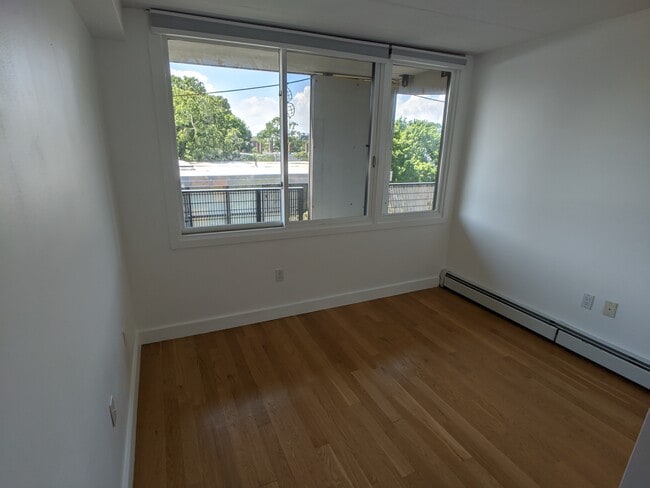 Building Photo - 345 Harvard St