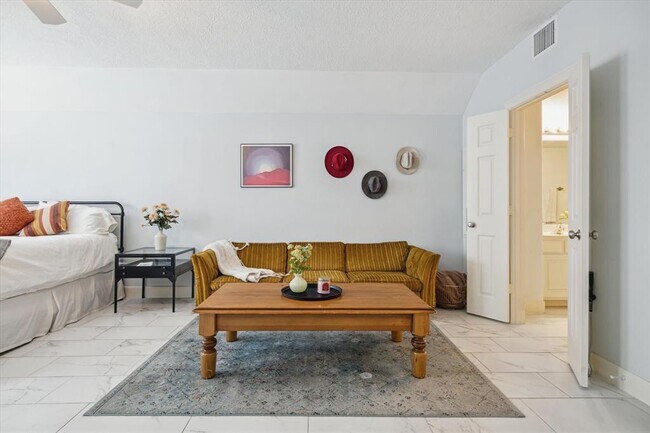 Foto del edificio - 1310 Cohn St