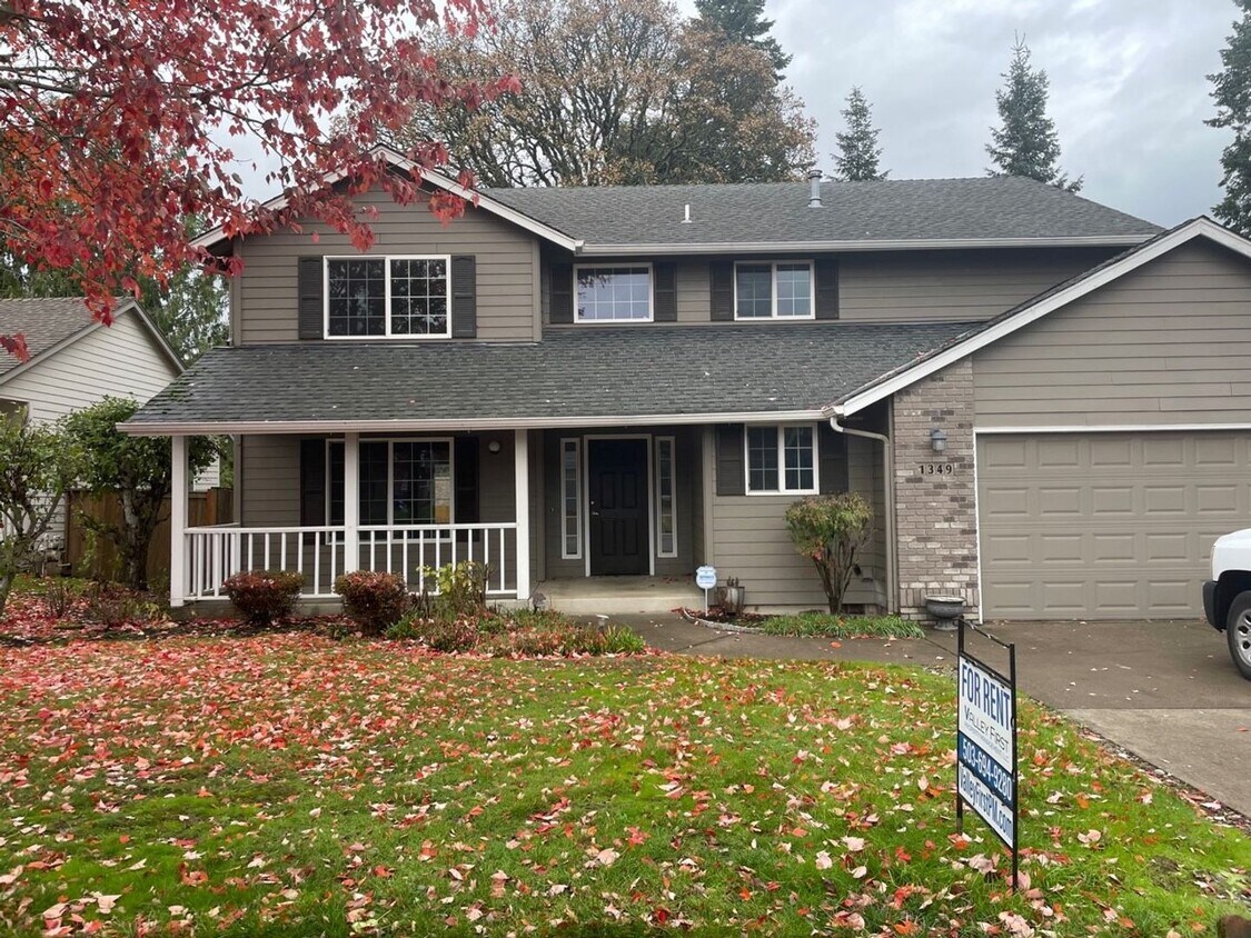 Primary Photo - Beautiful 4 Bedroom 2-1/2 Bath Home in Wes...