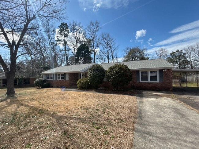 Building Photo - Saluda Gardens Home