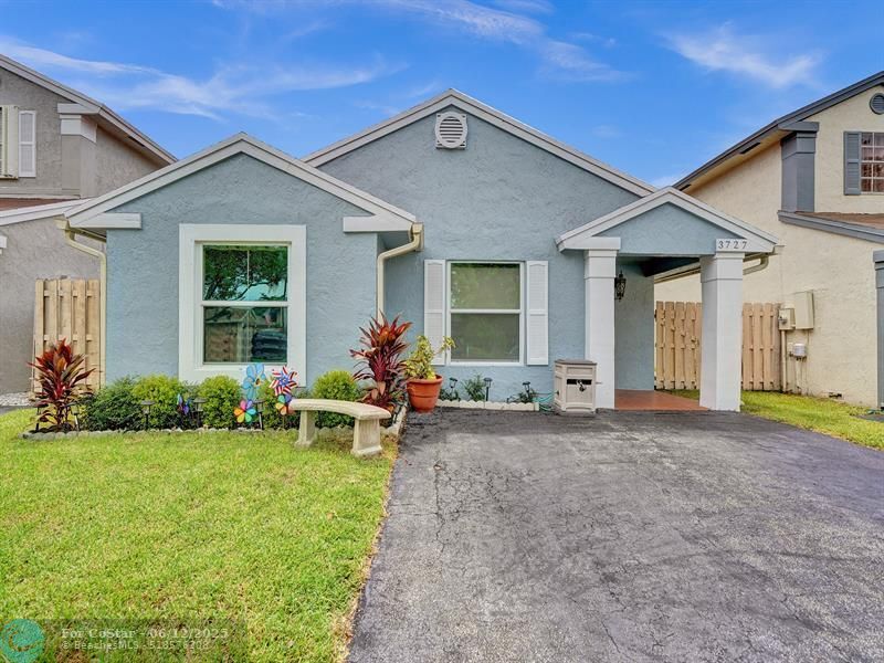 Foto principal - 3727 NW 107th Terrace