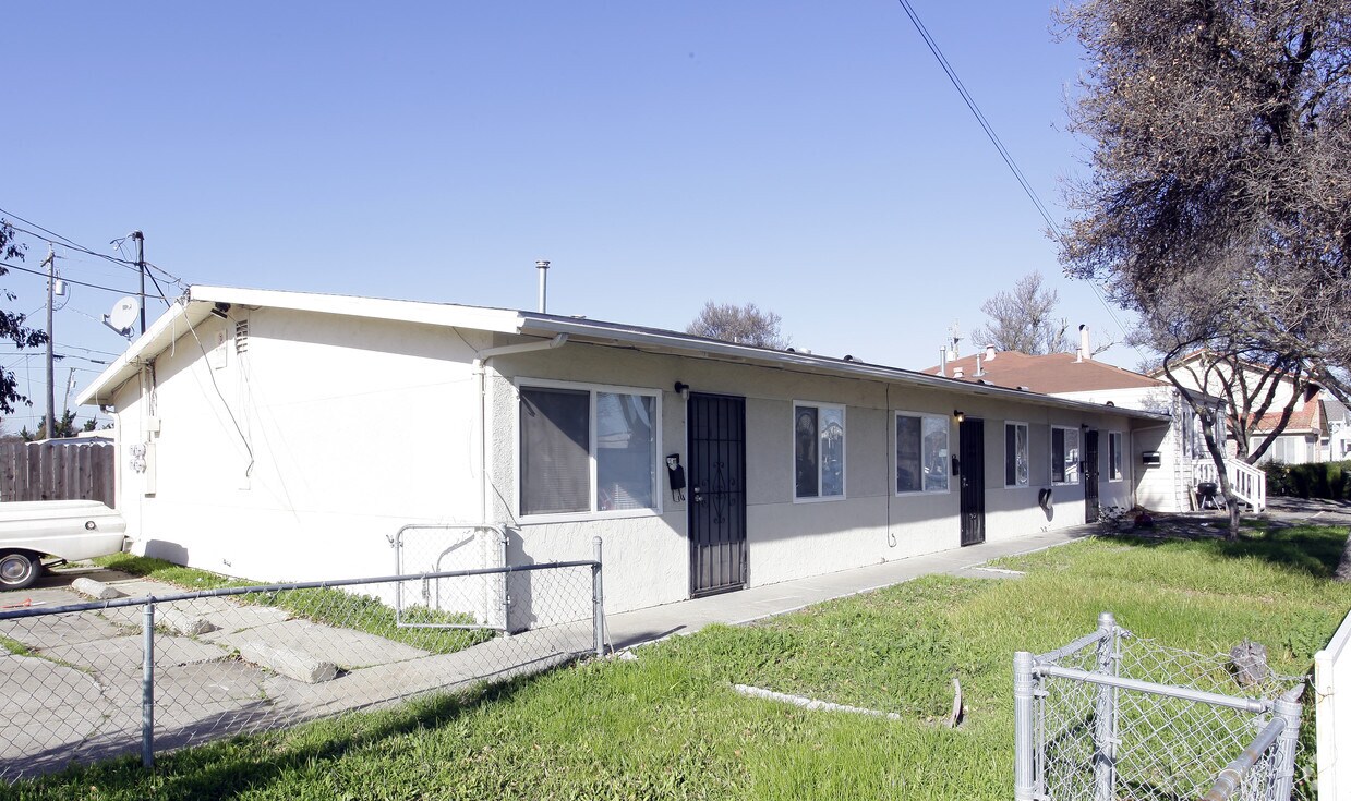 Building Photo - 841 Washington St