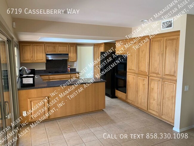 Building Photo - Beautiful 5 bedroom home with large yard