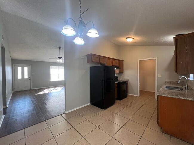 Building Photo - 2664 Waverly Dr