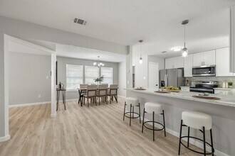 Building Photo - 1819 Redwood Ct