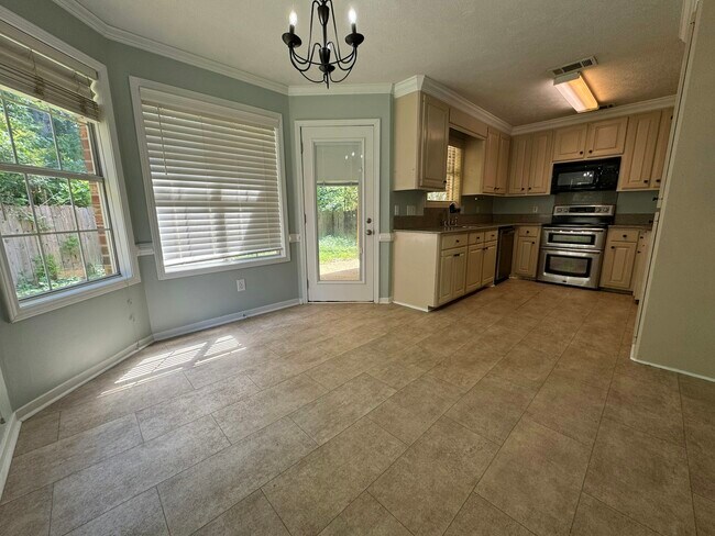 Foto del edificio - 1215 Arbor Hill Dr