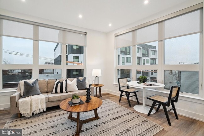 Foto del edificio - 2400 Frankford Ave