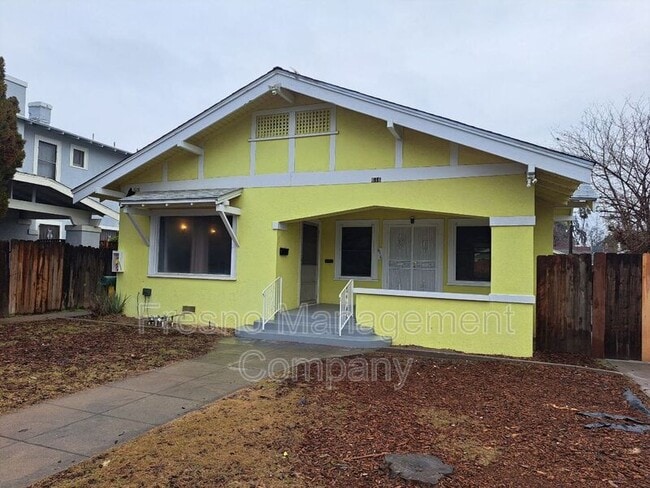 Building Photo - 616 N Echo Ave