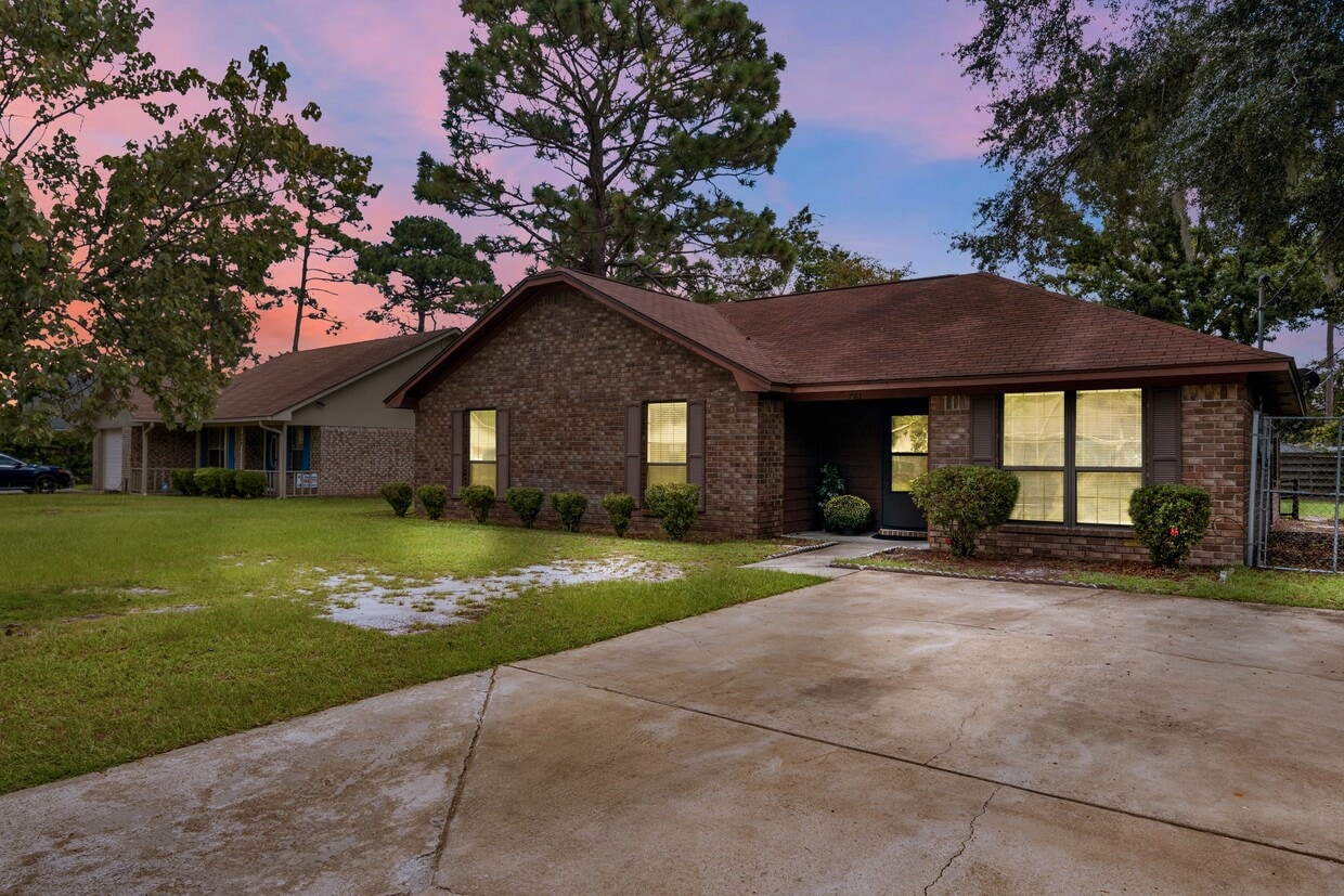 Primary Photo - 781 Madison Dr