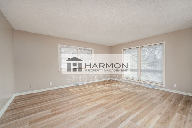 Foto del edificio - 8514 W 9th St N