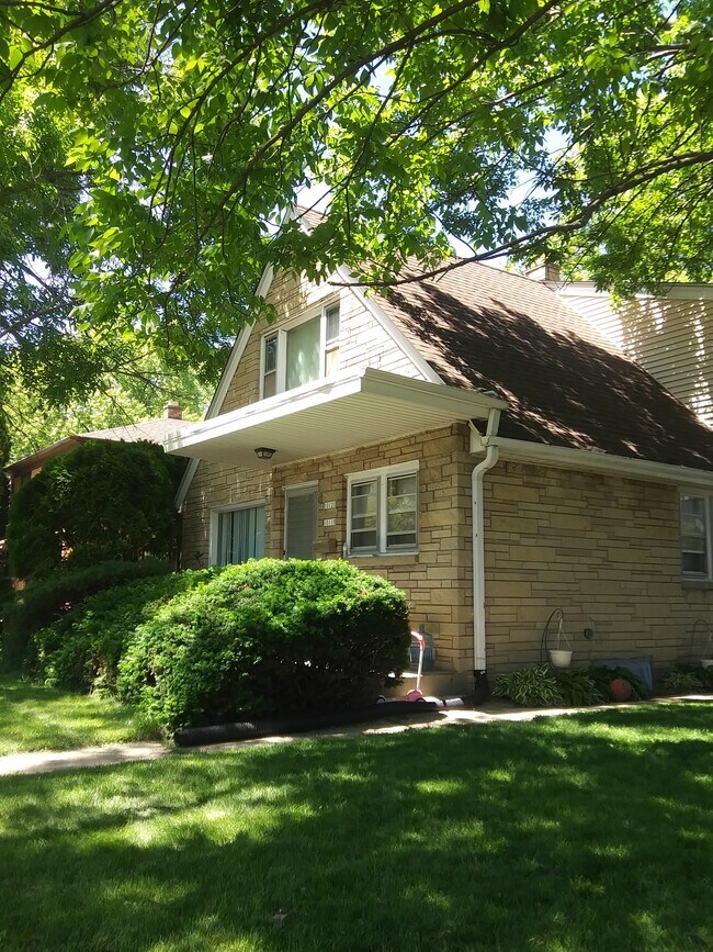 Side view - 10118 W Montana Ave