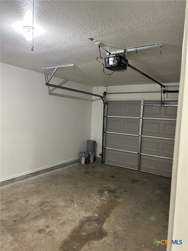 Foto del edificio - 3039 Pine Valley Dr