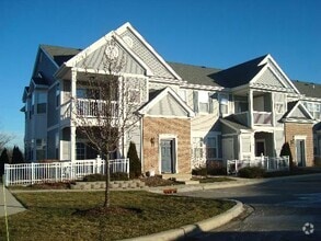 Building Photo - 2215 Aurora Dr