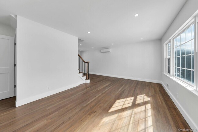 Building Photo - 11 Barbara Dr