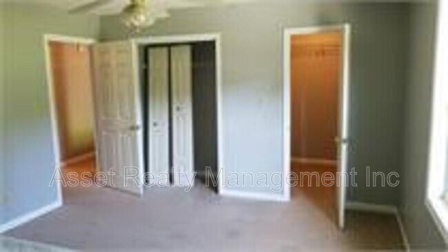 Building Photo - 134 Oakview Dr