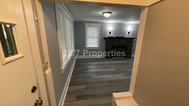 Foto del edificio - Huge Property w/ 2BD Home - Milwaukie, OR