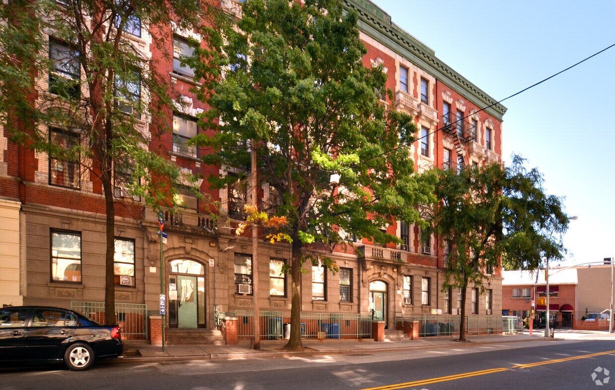 Foto del edificio - 1214 Boston Rd