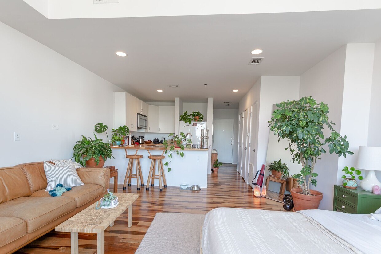 Foto principal - Cozy 1/BR 1/BA with Private Balcony & Mode...