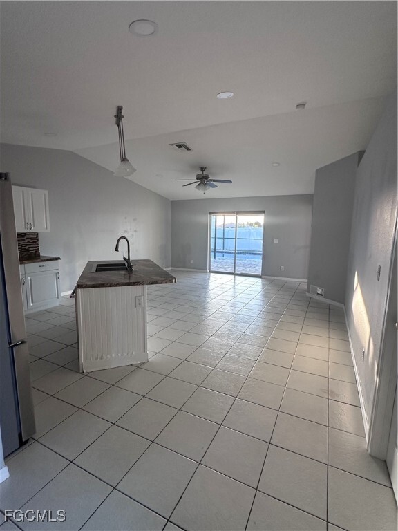 Building Photo - 2926 SE Santa Barbara Pl