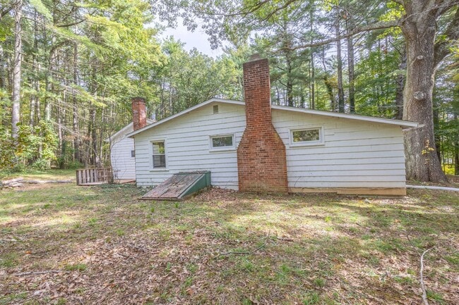 Building Photo - 2 Bedroom Ranch with Scenic Setting