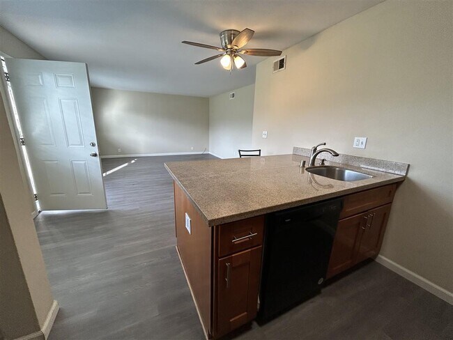 Foto del edificio - 5486 Tradewinds Walkway