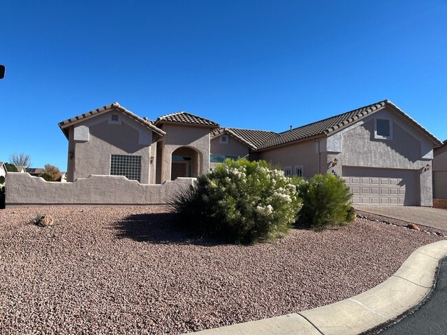 Building Photo - Elegant, spacious 3/2.5 home in gated LaPrivada