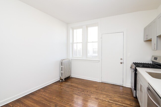 Foto del edificio - 6581 N Lakewood Ave