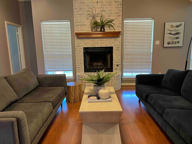Foto del edificio - 2512 Coffey Dr
