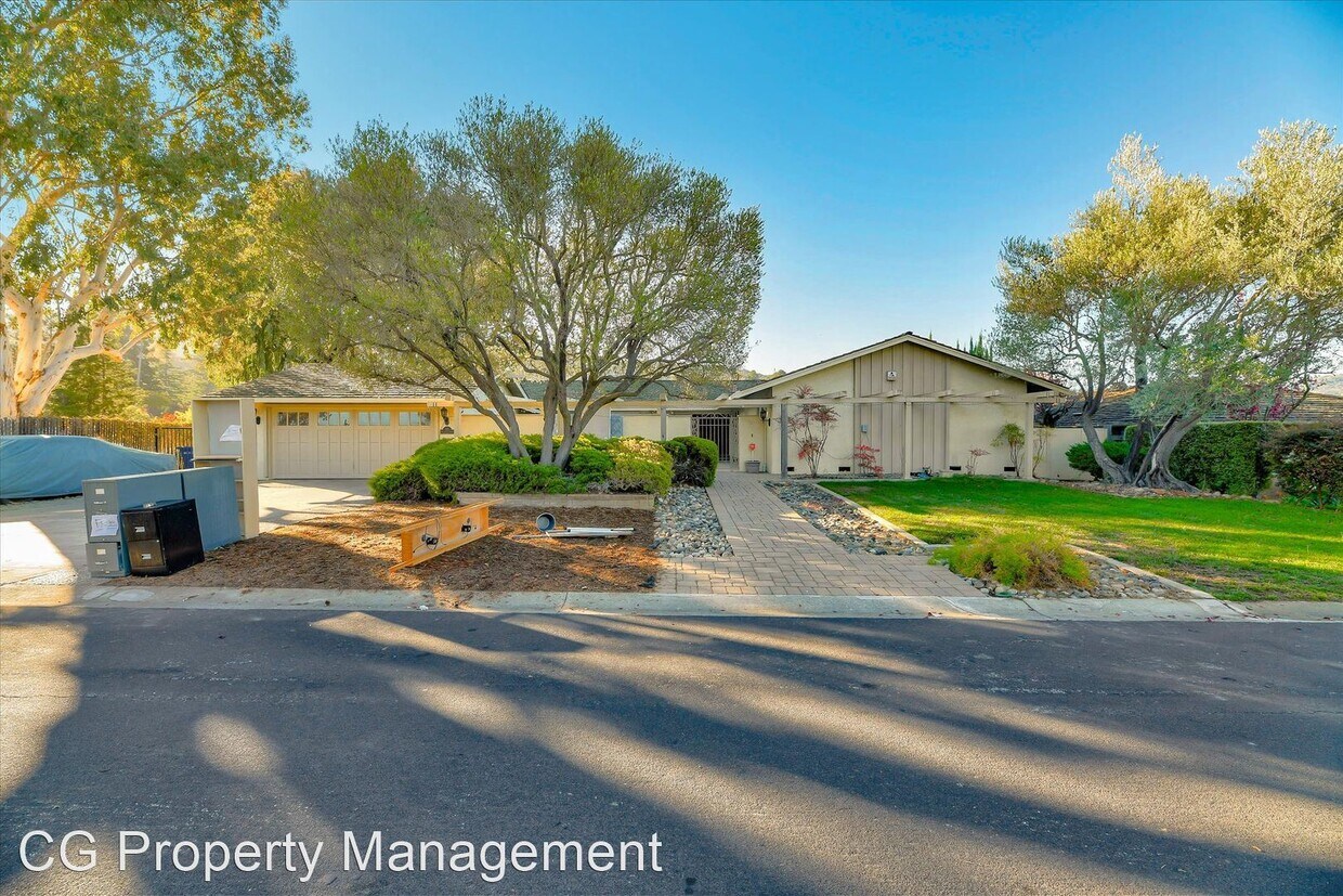Primary Photo - 4 br, 2.5 bath House - 292 Marchmont Dr
