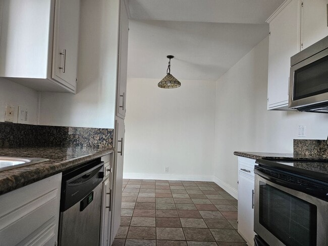 Building Photo - 2 bedroom 2 bath with in unit laundry in Hillcrest /North Park!