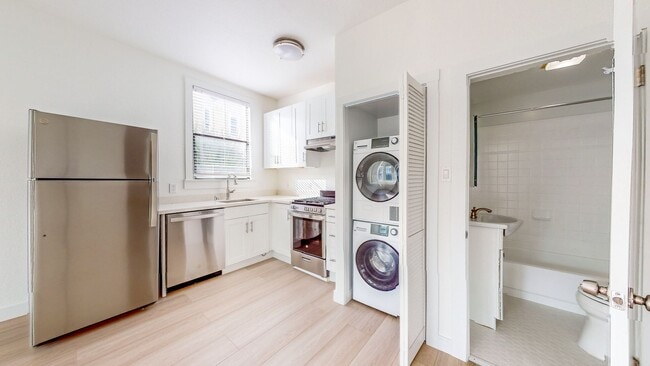 Building Photo - 1450 Castro St