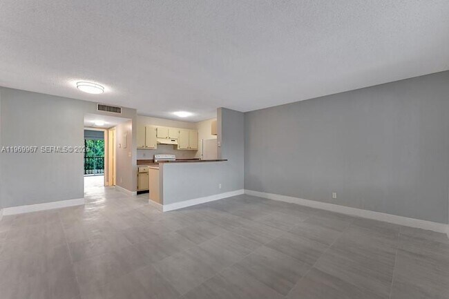 Foto del edificio - 1430 Meadows Cir W