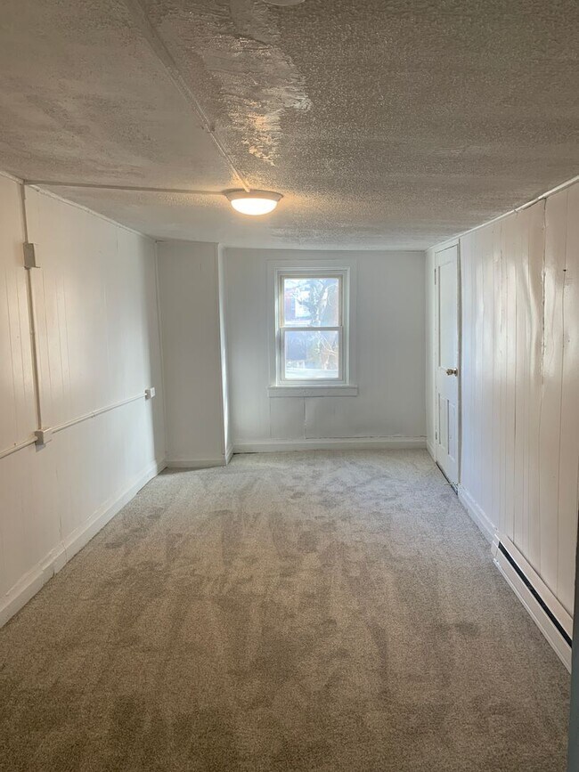 Building Photo - 4 Bedroom House Yard and Parking-York City
