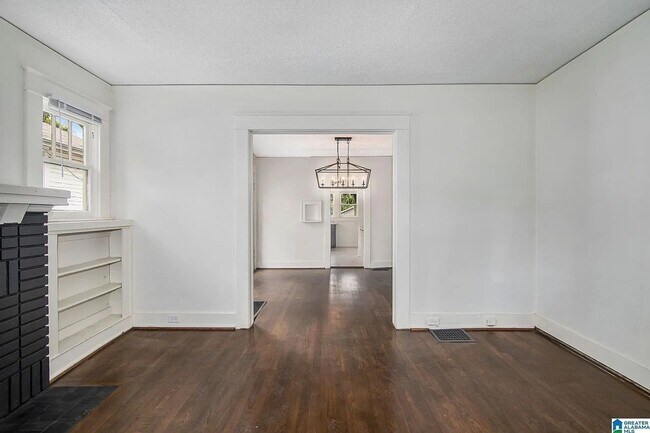 Foto del edificio - Charming Craftsman Bungalow in South East Lake