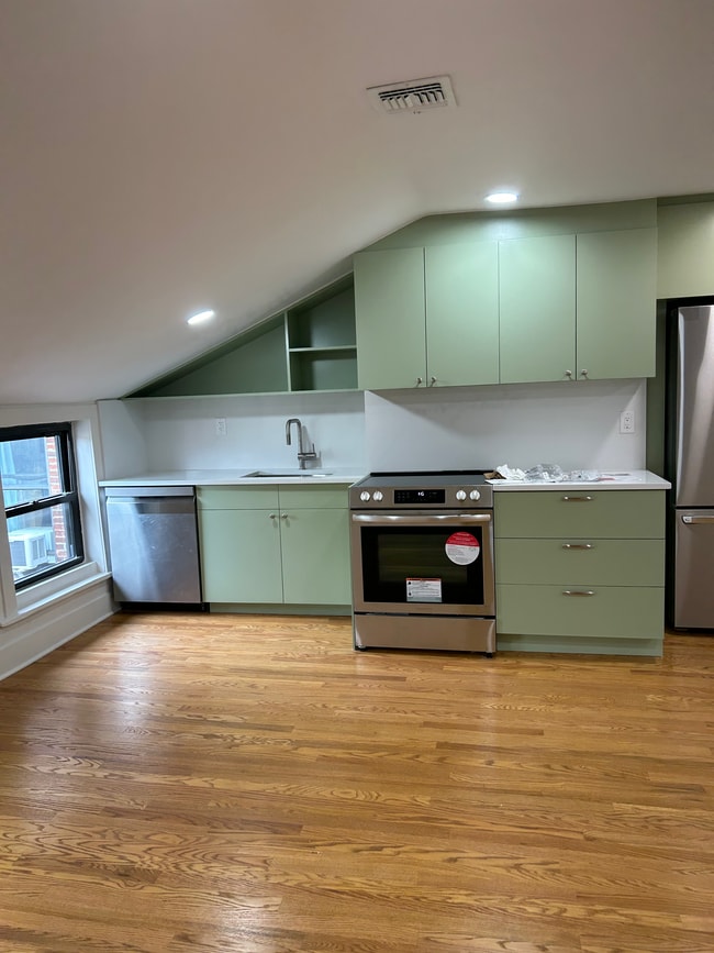 Building Photo - 238 Saint James Pl