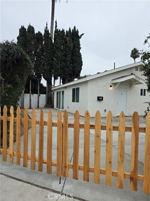 Foto principal - 1232 W Palm Ave