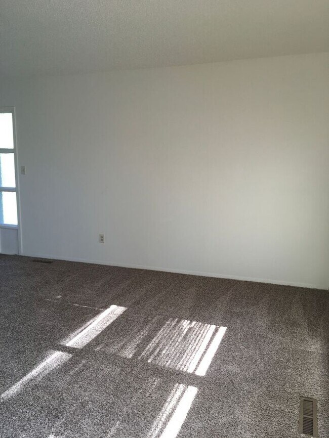 Building Photo - 3 Bedroom Home in SW Loveland!