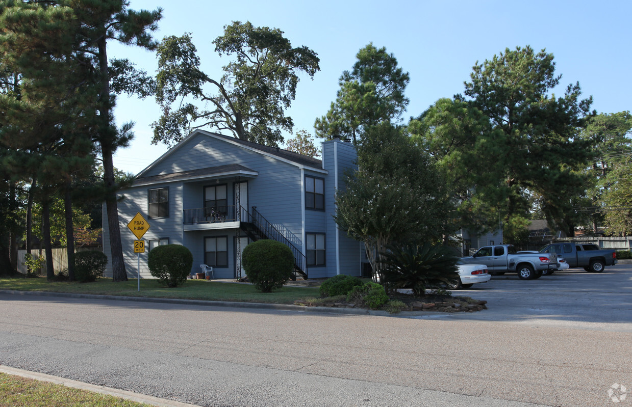 Primary Photo - Woodcreek Apartments