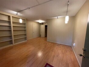 Building Photo - 1324 Cortlandt St