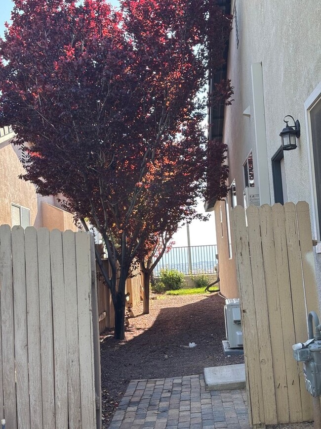 Building Photo - 13141 High Crest Rd