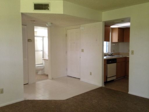 Building Photo - 454 Fairways Cir