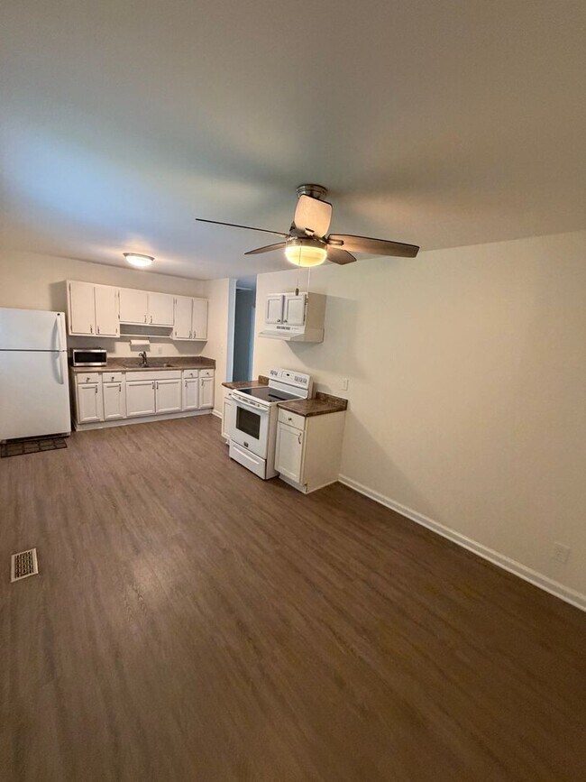 Building Photo - 3 bedroom 1 Bath Home
