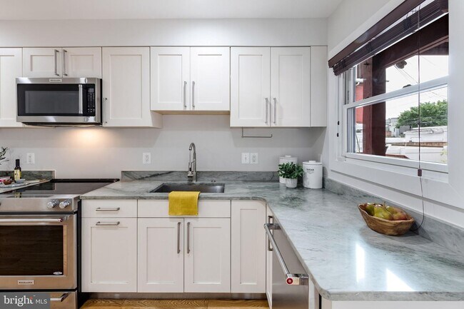Foto del edificio - 834 Lamont St NW