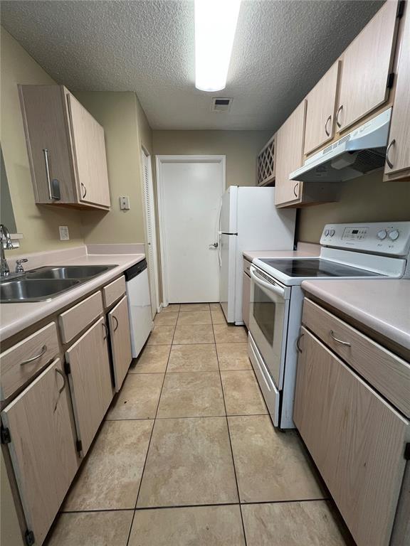 Foto del edificio - 709 Secret Harbor Ln