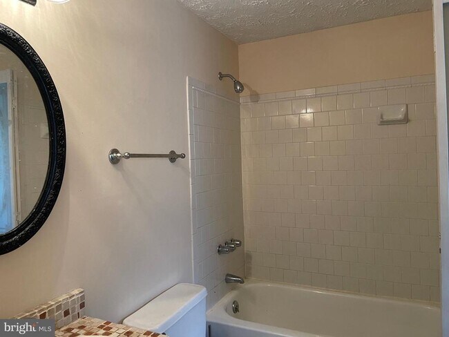 Building Photo - 2095 Edinburgh Ct