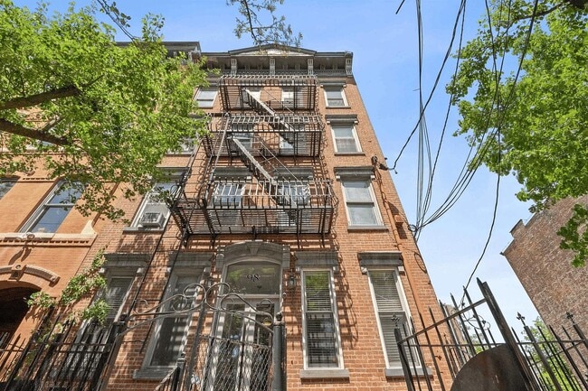 Building Photo - 98 Bright St