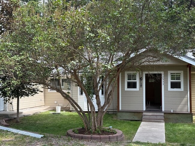 Building Photo - 1533 3rd Ave W