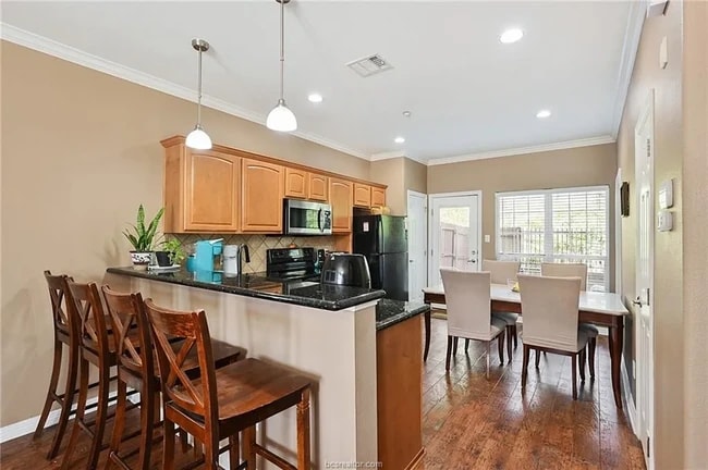 Building Photo - 305 Holleman Dr E